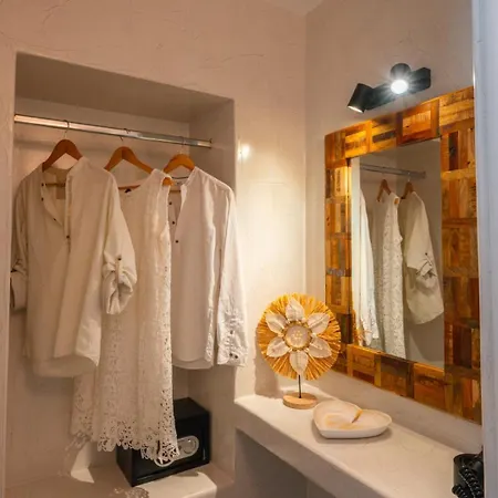 Tre Fiori - The Retreat 4* Fira (Santorini)