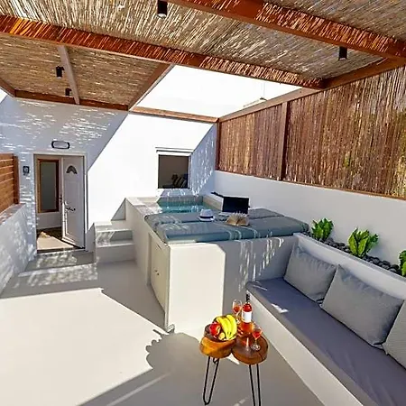 Tre Fiori - The Retreat Fira (Santorini)