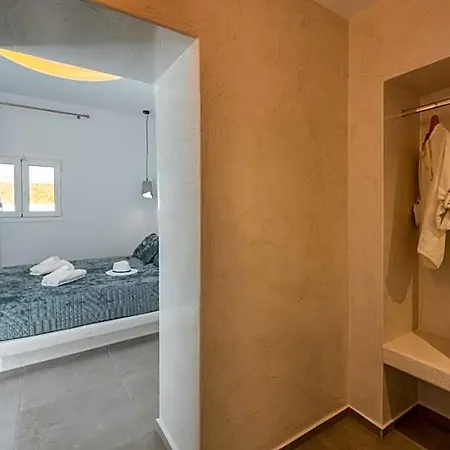 Tre Fiori - The Retreat Fira (Santorini)
